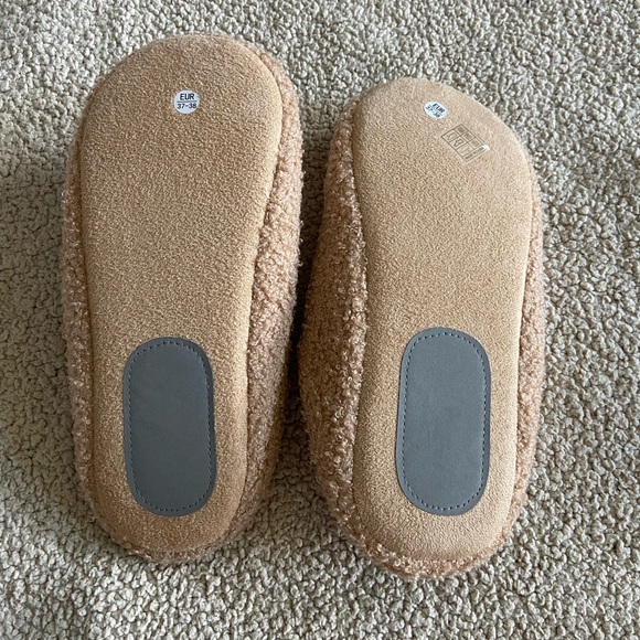 🔸 Amazon 🔸 brown sherpa slippers - Picture 5 of 8